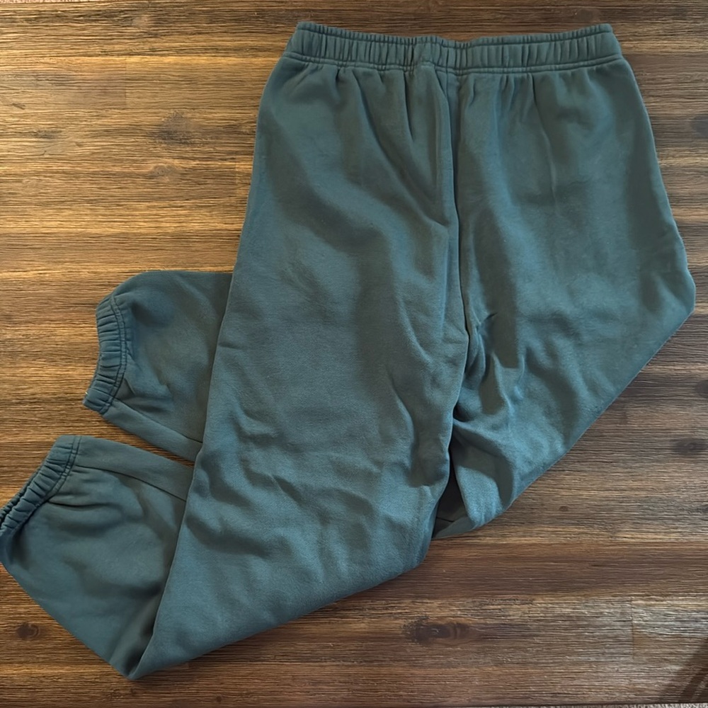 PINK Victoria’s Secret Deep Forest Green Ivy Fleece Campus Sweatpants Medium NWT - Picture 10 of 10